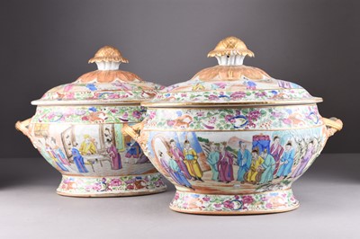 Lot 77 - A pair of Chinese Canton famille rose tureens and covers