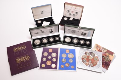 Lot 206 - A large collection of UK commemorative coins comprising