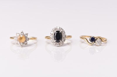 Lot 195 - Three stone set rings