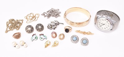 Lot 257 - A small collection of jewellery