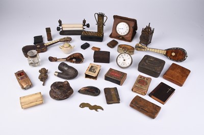 Lot 352 - An assembled group of treen and other collectables