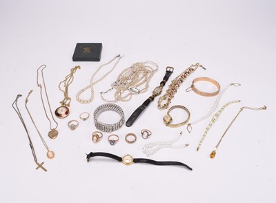 Lot 186 - A collection of jewellery and costume jewellery