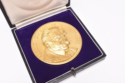 Lot 239 - A 22ct gold commemorative Albert Schweitzer Memorial Medallion 1875-1965