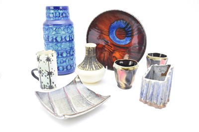 Lot 524 - A large mixed collection of assorted pottery including studio wares