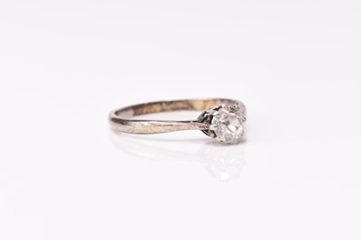 Lot 44 - A single stone diamond ring