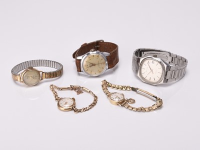 Lot 324 - A group of gentleman's and lady's wristwatches