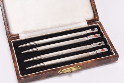 Lot 77 - A cased set of Sterling silver bridge pencils and two silver compacts