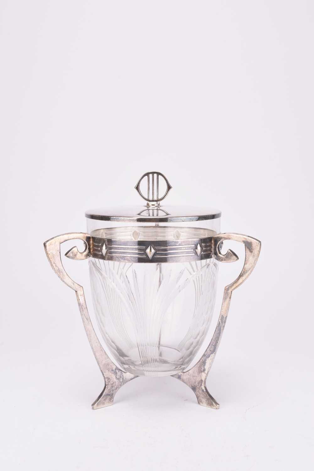 Lot 71 - A WMF Jugendstil Art Nouveau silver plated biscuit barrel with glass liner