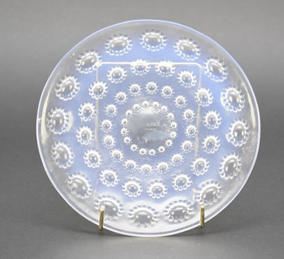 Lot 181 - An Art Deco Rene Lalique 'Asters' plate, circa 1935