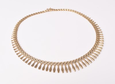 Lot 167 - A 9ct yellow gold graduated fringe necklace