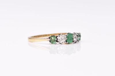 Lot 221 - A five stone diamond and emerald ring