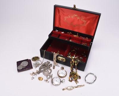 Lot 164 - A collection of costume jewellery