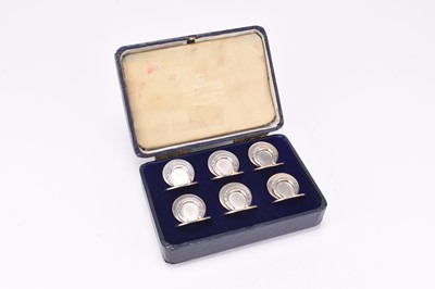 Lot 14 - A cased set of six Edwardian silver horseshoe form menu/place holders