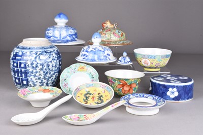 Lot 76 - An assembled group of Chinese porcelain, 19th century and later