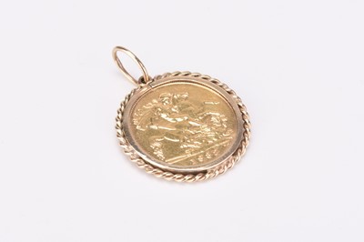 Lot 175 - A half sovereign set pendant