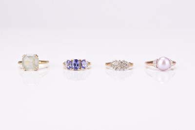 Lot 122 - Four stone set rings