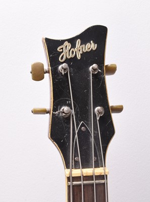 Lot 487 - A Hofner electric 'violin' bass guitar
