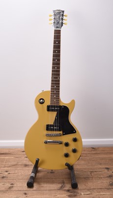 Lot 498 - A Gibson Les Paul Special electric guitar