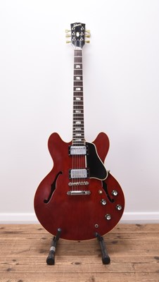 Lot A Gibson ES-335 hollow-bodied electric guitar, circa 1969