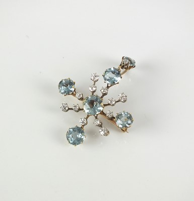 Lot 54 - An early 20th century aquamarine and diamond brooch / pendant