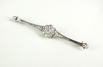 Lot 37 - An early 20th century diamond bar brooch