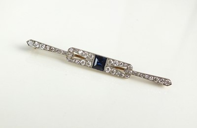 Lot 68 - An Art Deco sapphire and diamond bar brooch