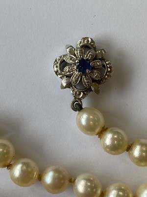 Lot 217 - A single strand graduated cultured pearl necklace