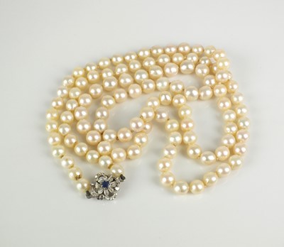 Lot 217 - A single strand graduated cultured pearl necklace