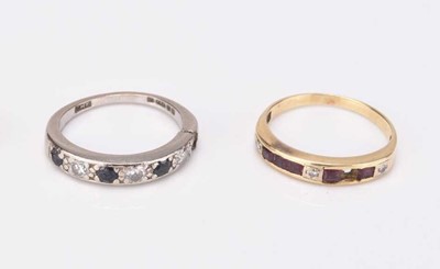 Lot 153 - Three stone set rings