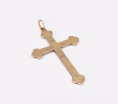 Lot 147 - A yellow metal crucifix pendant