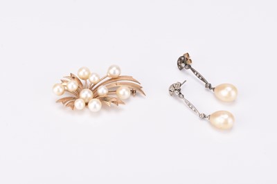 Lot 148 - A pair of rose cut diamond and simulated pearl ear pendants and a brooch