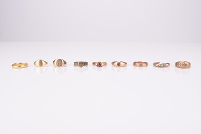 Lot 245 - A collection of rings