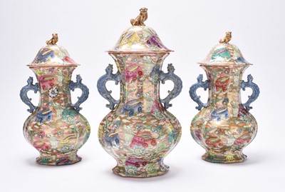 Lot 105 - Mason's Ironstone 'Bandana' garniture of pot pourri vases, circa 1830