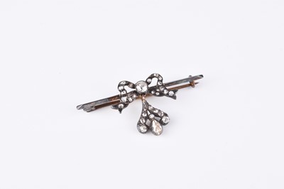 Lot 45 - A late 19th century graduated old cut diamond set bar brooch in the form of a bow