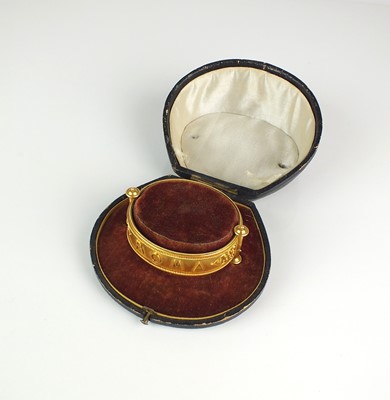 Lot 59 - A mid-19th century Grand Tour hinged bangle