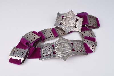 Lot 33 - An Art Nouveau silver belt