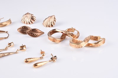 Lot 94 - A collection of yellow metal earrings