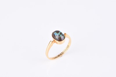 Lot 138 - An early 20th century 18ct gold boulder opal ring