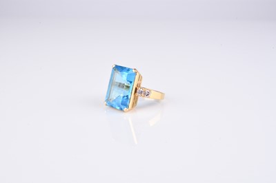 Lot 194 - A large blue topaz and diamond ring