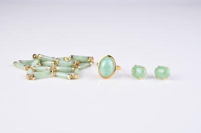 Lot 66 - A collection of jade jewellery