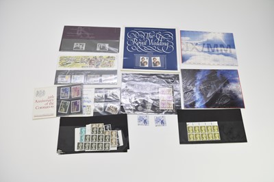 Lot 351 - A massive collection of covers housed in 21 albums and with some loose