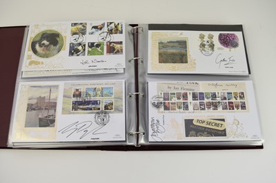 Lot 351 - A massive collection of covers housed in 21 albums and with some loose