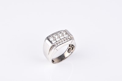 Lot 206 - A Gentleman's diamond set panel ring