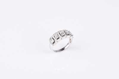 Lot 203 - A diamond dress ring