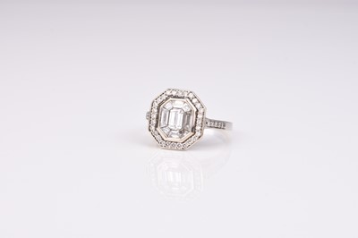 Lot 171 - An octagonal diamond cluster ring