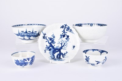 Lot 455 - A small group of 18th century Worcester porcelain