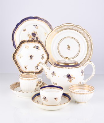 Lot 345 - A group of Caughley cobalt and gilt porcelain, 18th century