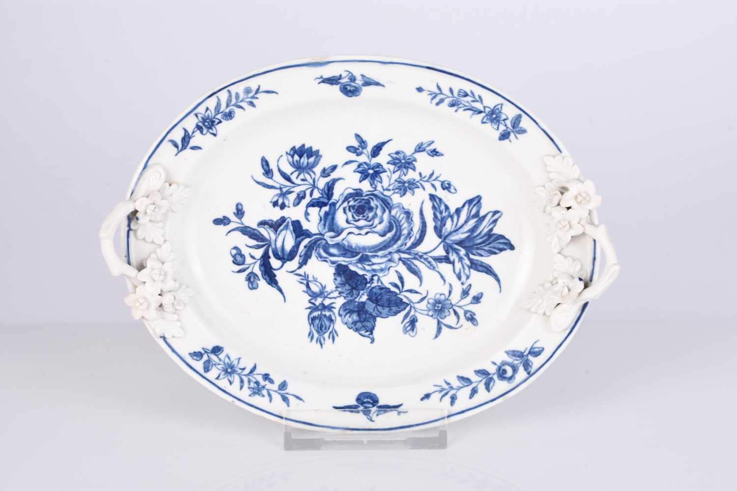 Lot 444 - An uncommon Caughley porcelain 'Rose Centred Spray' tureen stand, circa 1778-88