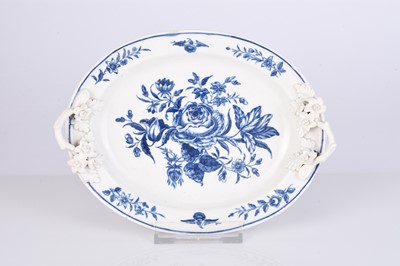 Lot 444 - An uncommon Caughley porcelain 'Rose Centred Spray' tureen stand, circa 1778-88
