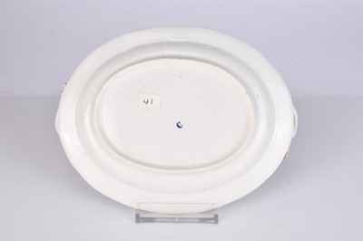 Lot 444 - An uncommon Caughley porcelain 'Rose Centred Spray' tureen stand, circa 1778-88